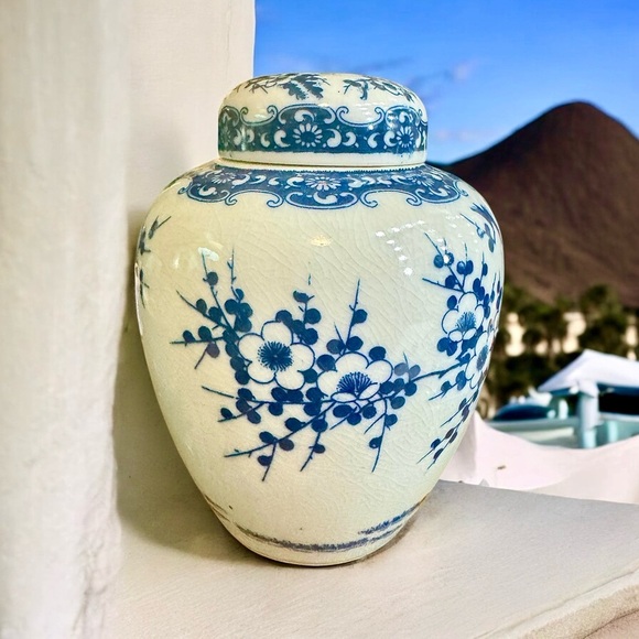 Vintage Cracked Porcelain Lidded Ginger Jar Vase - Picture 4 of 12